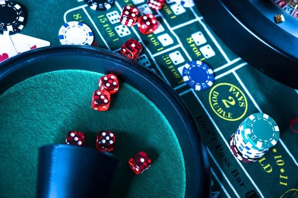 mikro4d Lucky Twins game screen with live dealer lobby context